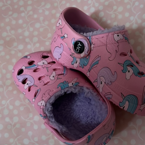 Toddler Girl Insulated Crocs - Picture 9 of 9